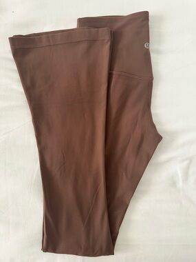 lululemon athletica Groove Nulu high rise flared pants. Size 6